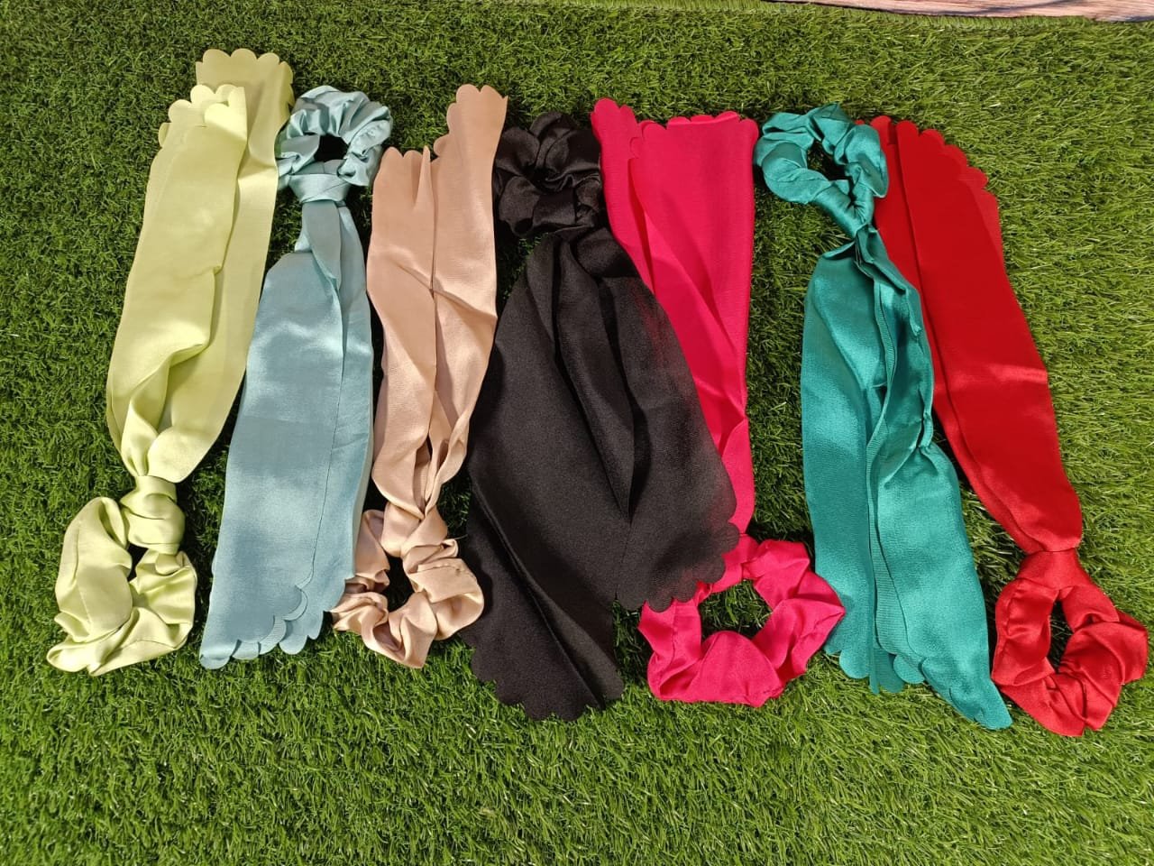 Tie scrunchies (2 pcs)