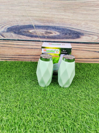 Salt and pepper set